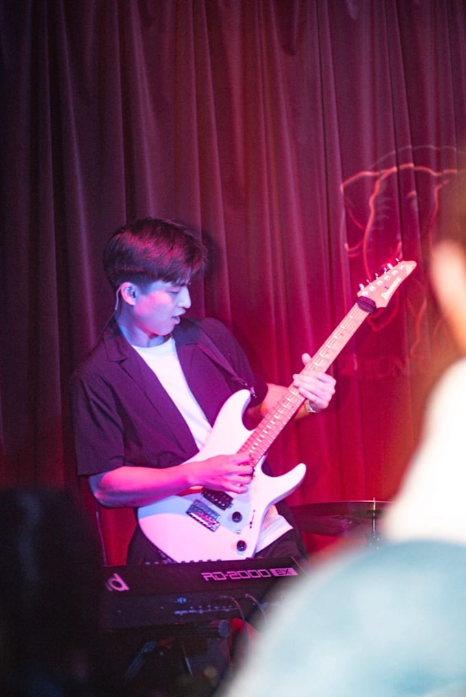 teach you electric guitar on zoom