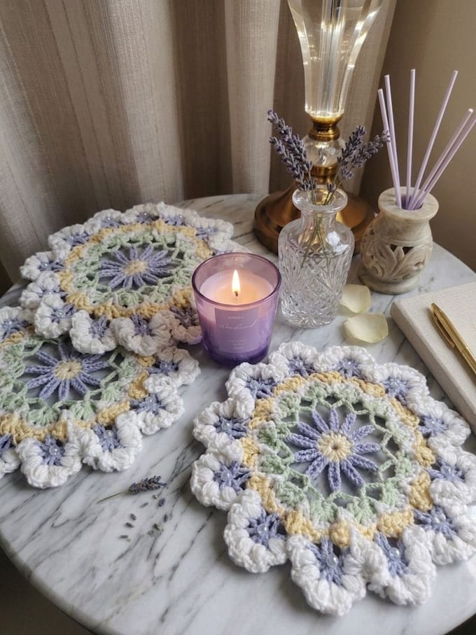 make crochetwithgenie table mats and coasters