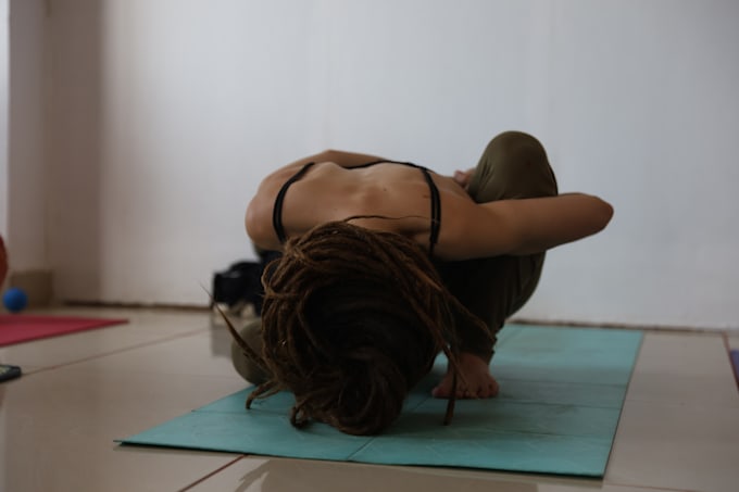 teach online yoga rooted in therapeutic alignment