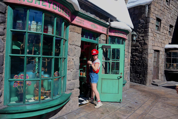 take candid, authentic theme park photos