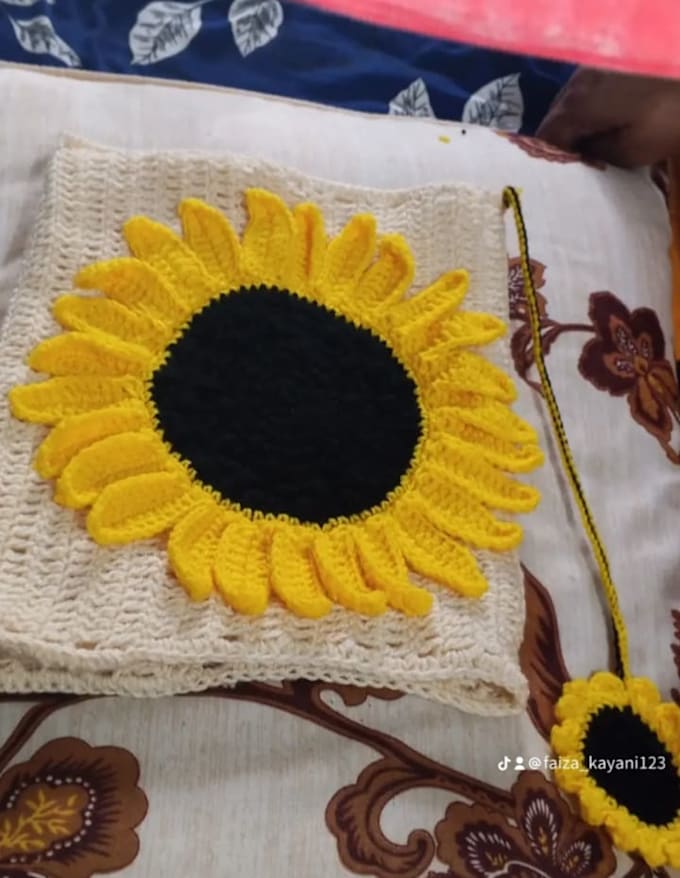 make handmade crochet hair accessories