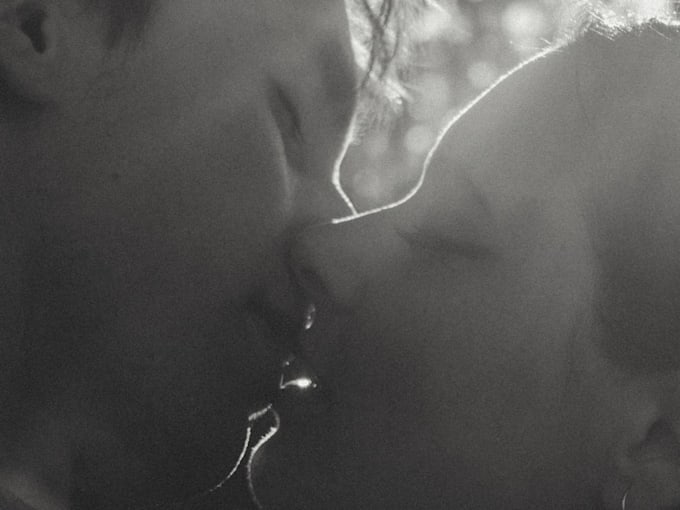 be your paris couple photographer for a cinematic photoshoot