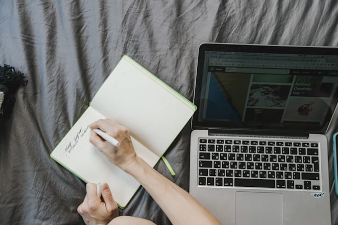 write engaging articles and content in french or english