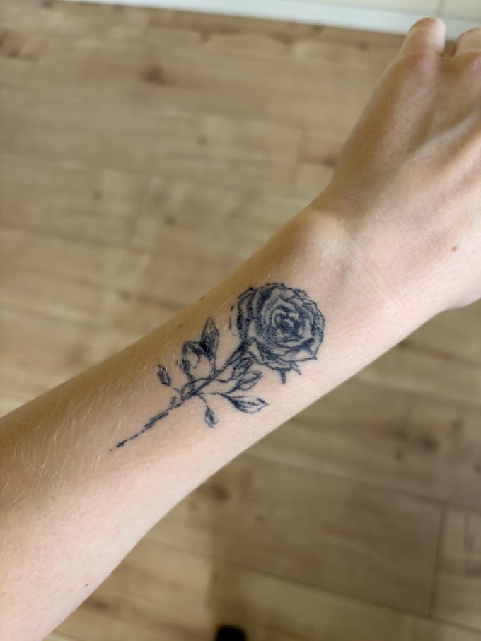 sketching, drawing a tattoo