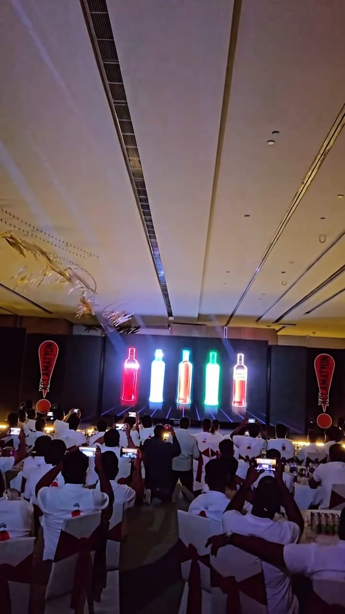 create vj loop, laser visuals, led stage shows and 3d product presentation