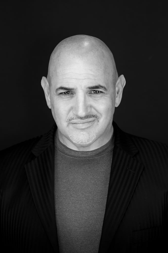provide an amazing professional bilingual male voice over