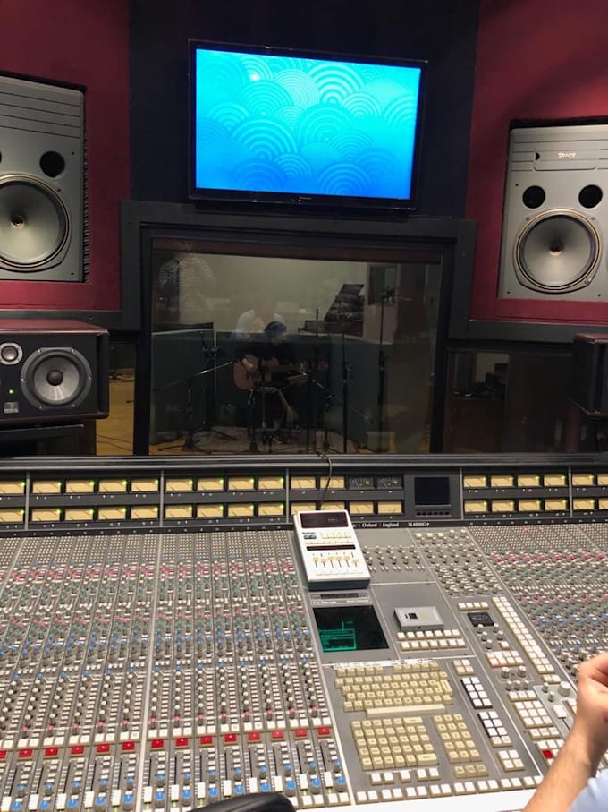 record acoustic or electric guitar for your song