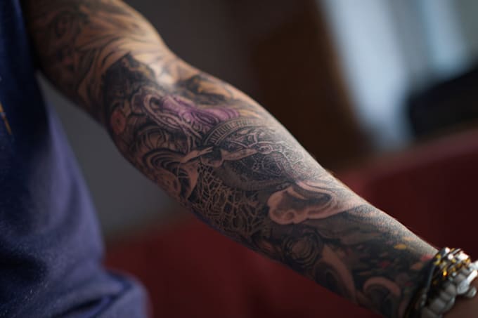make old school or traditional style tattoo logo design