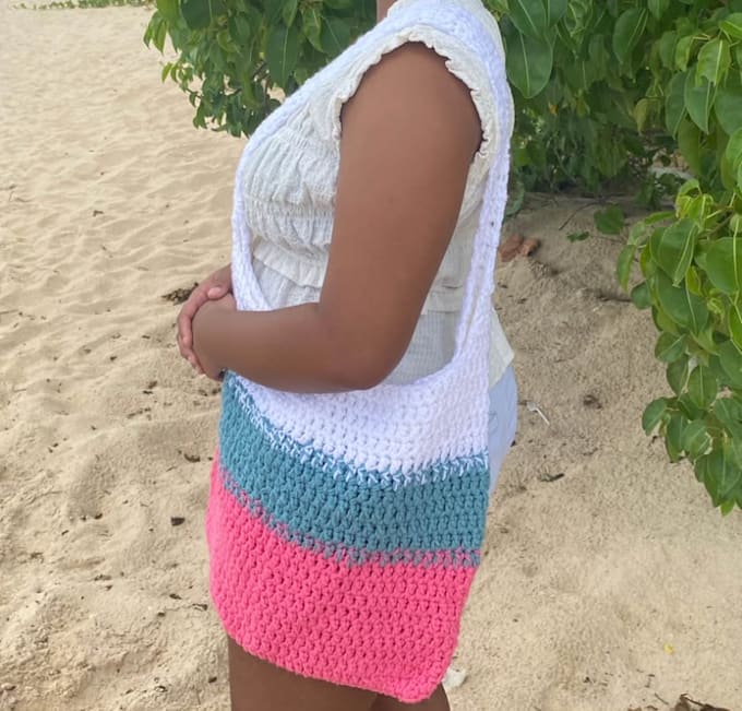 create custom coloured crochet bags