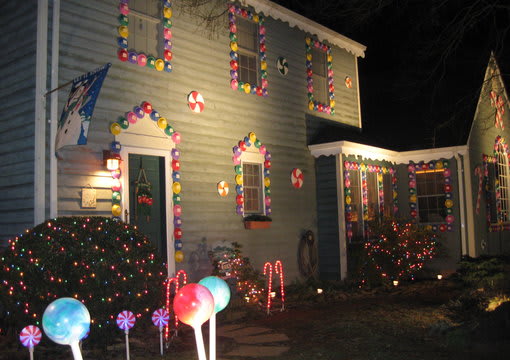 Give you directions on how to make your home look like a gingerbread