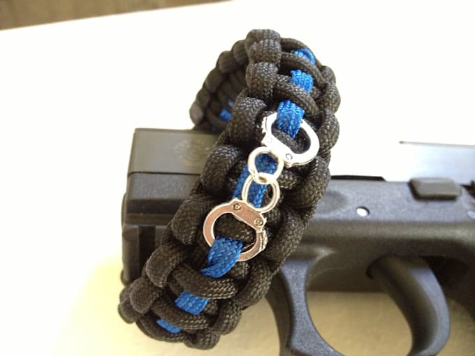 Make a police thin blue line paracord bracelet with handcuff charm by