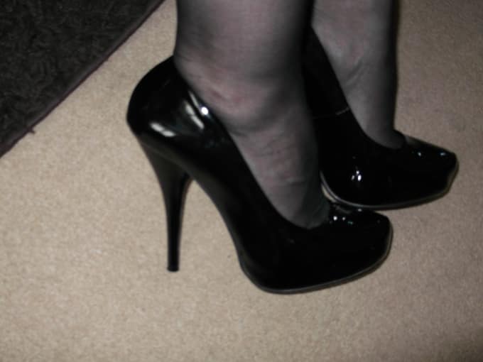 Do Pictures Of My Shoes Or Feet For Foot Worship Do Pictures Of My Shoes Or Feet For Foot Worship