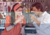 flirt with someone in Dutch