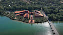 remodel stunning university building, river front school design,facade red brick