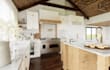 design a stunning farmhouse kitchen