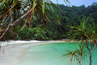 provide travel tips to Malaysia