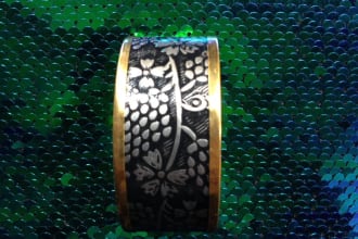 design,provide samples of brass jewelry in any colour