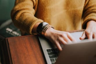 write an original article in spanish