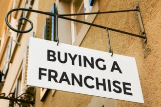 give 10 key questions to ask before buying a franchise