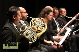 can compose, play and record your flute or piccolo tracks