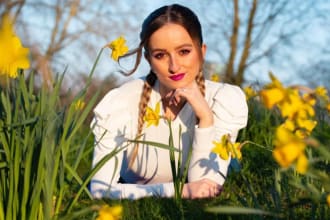 be your photographer in london or in the UK