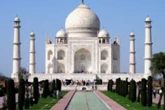 click a photo in front of Tajmahal with your banner