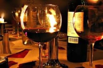 tell you tips how to make a perfect date dinner with your partner