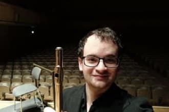 give flute and piccolo lessons