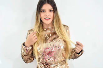 be your professional model and photographer for your product