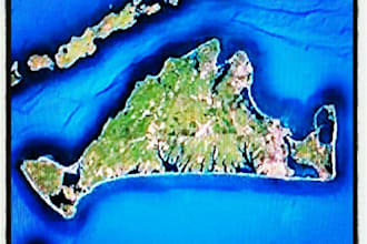 tell Marthas Vineyard about you