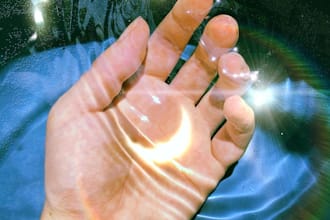 read your palm and give you an insightful reading