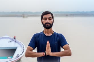 teach online yoga exercises for knee pain