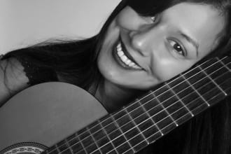sweet voice singer perfect portuguese italian and english