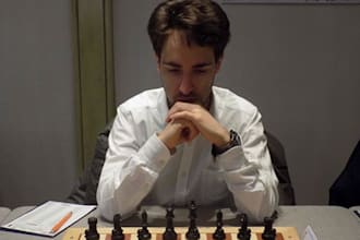 play chess training games with you