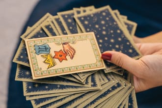 do accurate tarot psychic, love, career, life  reading