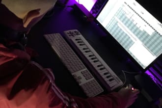 write song lyrics for  style urban spanish trap, reggaeton