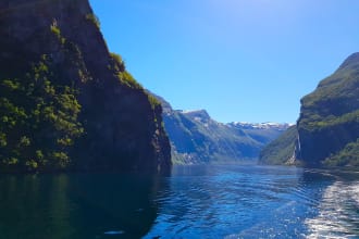write compelling travel articles