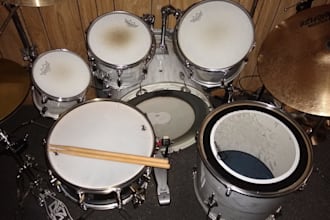 give drum lessons to any and all, beginners very welcome