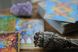do oracle and tarot card readings