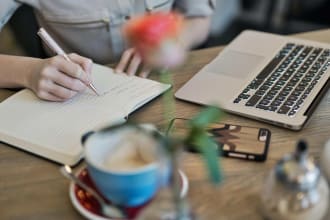 write all your content in french with seo optimization
