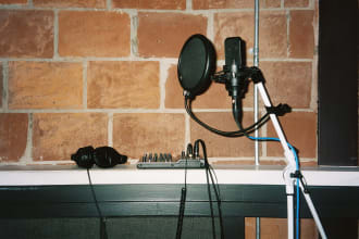 record experienced portuguese voice over