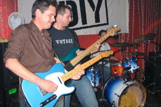 prepare and teach a 30 minute personalised guitar lesson