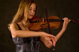 sing a Romantic song with violin