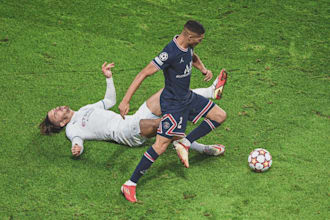 write professional football and soccer articles
