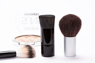 do make up reviews and tutorials