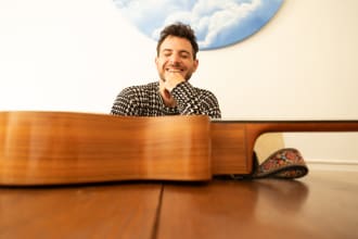 compose a song in spanish, portuguese or english