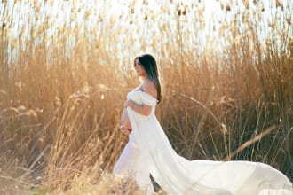 take beautiful maternity pictures