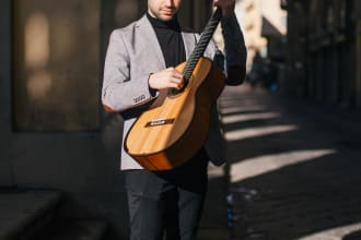 play clean fingerstyle classical guitars
