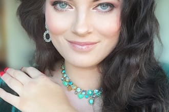 be your selfie female model for your product for amazon, social media, ugc