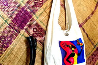 do hand painted tote bags